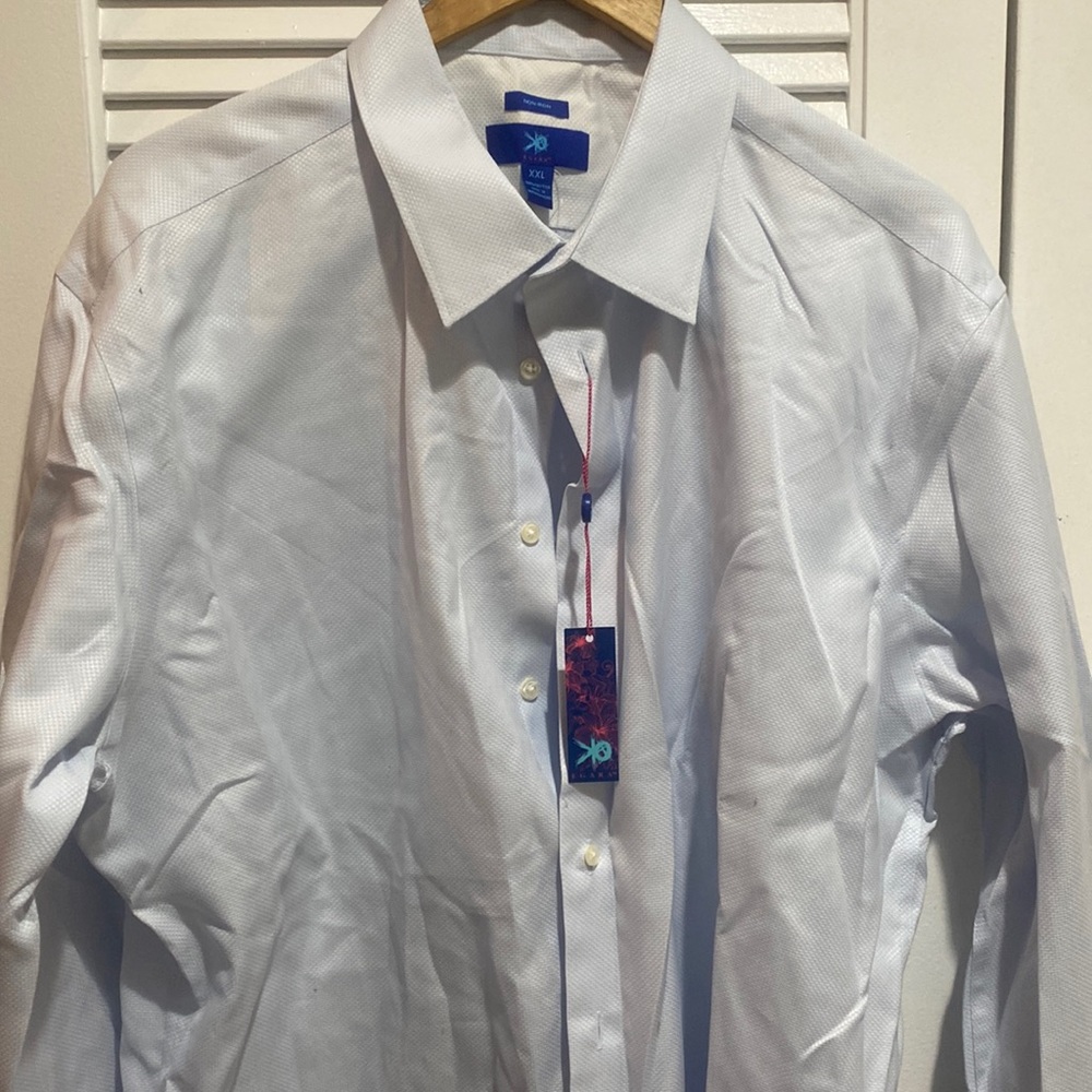 Brand New! Mens beautiful dress shirt.